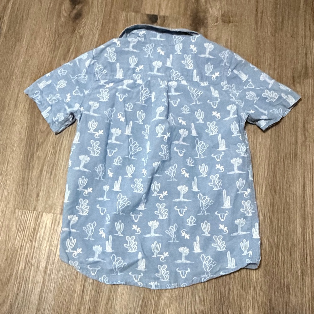 Place Light Blue Short-Sleeve with White Cactus Print - 5/6 - Picture 2 of 4